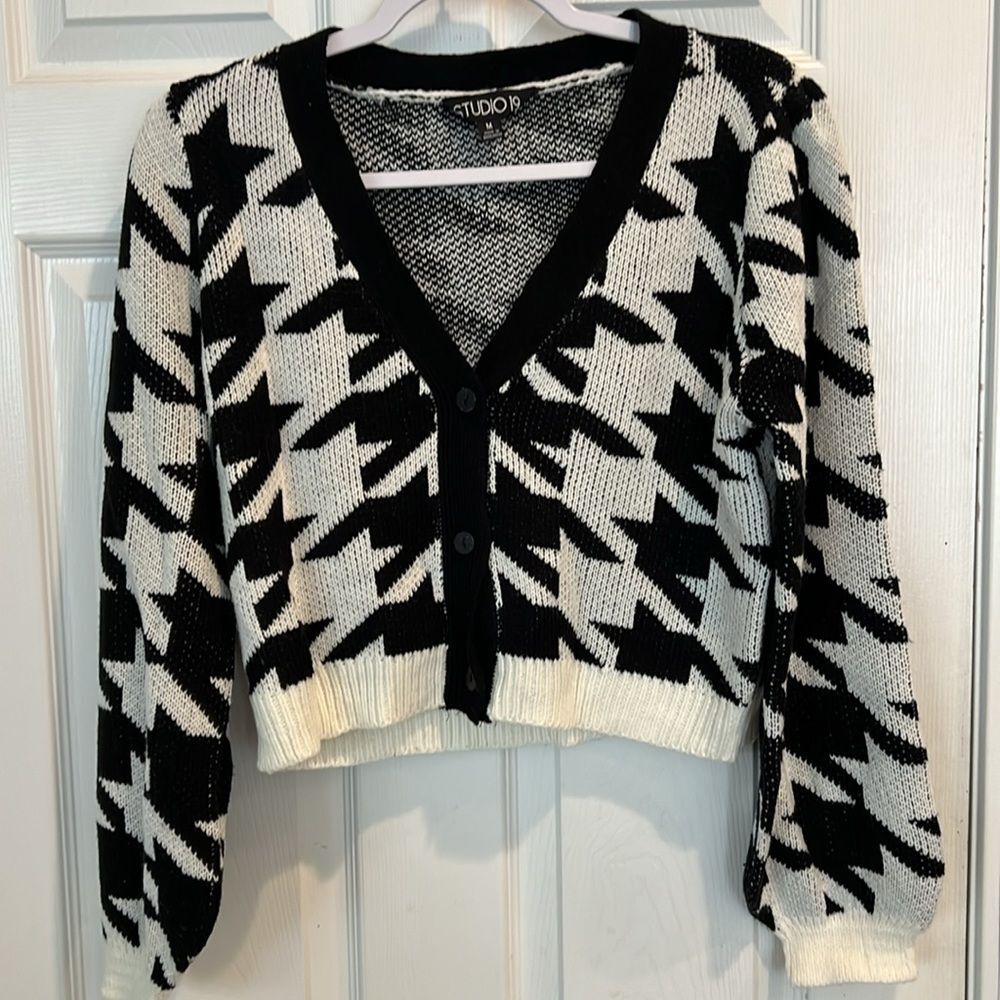 Studio 19  Black and White  V-neck Button Down Cardigan Sweater Size Medium